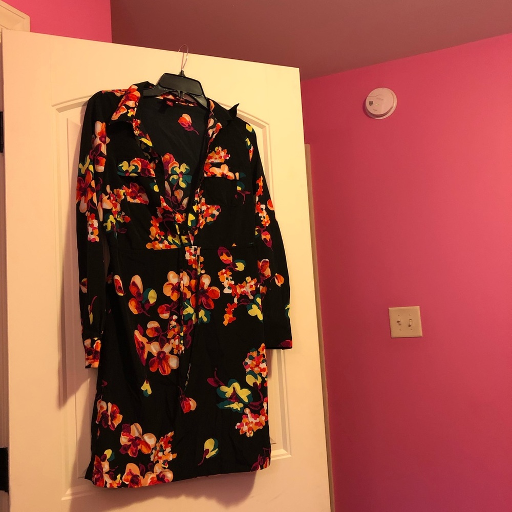 Flowered dress. - Picture 3 of 3